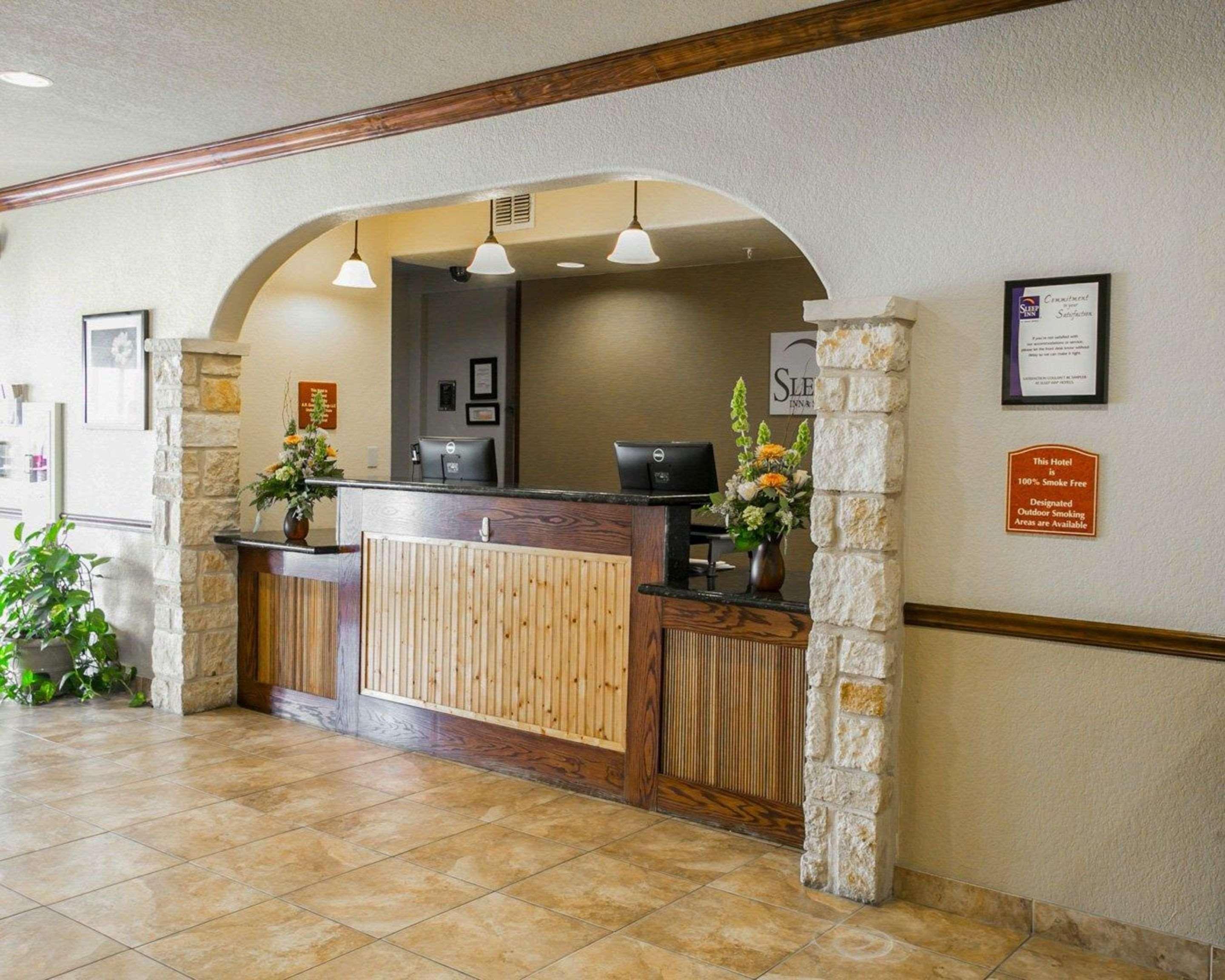 Sleep Inn & Suites Gonzales Near Palmetto State Park Exterior photo